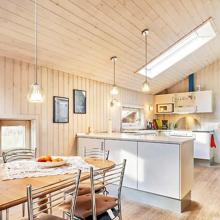 8 Person Holiday Home In Nexo-By Traum Nyaraló Vester Sømarken